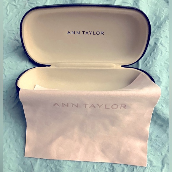 Black Ann Taylor eyeglass case - Picture 2 of 5